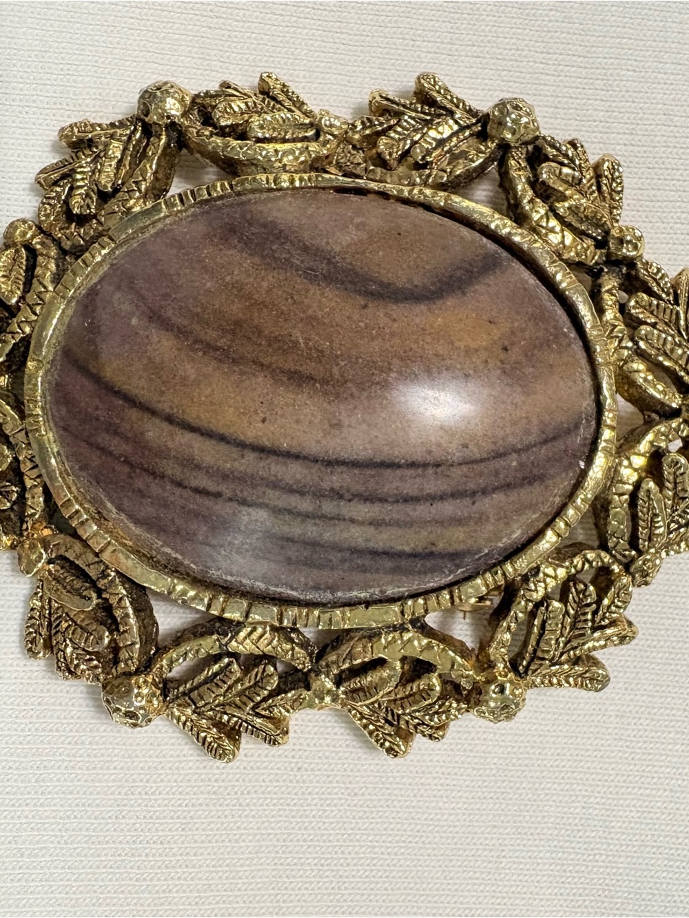 Vintage Banded Stone Cabochon Brooch Gold Tone Leaf Wreath Large Statement Pin